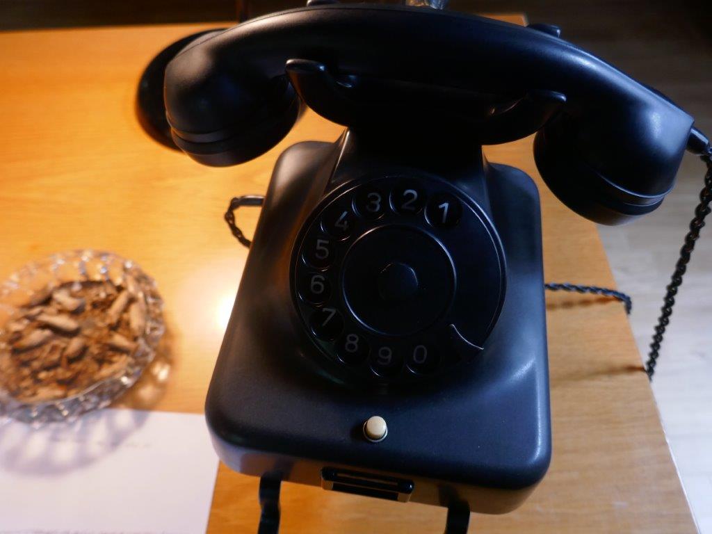 190522 PMH EKS Kl5a altes Waehlscheibentelefon in der alten Wache