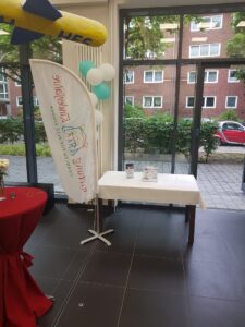 Hotelfachschule Foyer mit Beachflag Stiftung Kinderjahre