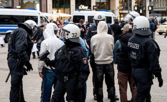 Polizei in der Mönckebergstraße