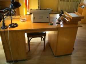 230615 PM Schule Ernst Helbing Str Klasse 3a Alte Wache Schreibtisch mit Schreibmaschine