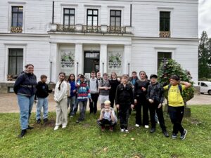 Kurt Koerber Gymnasium im Jenischpark Gruppenfoto.jpg